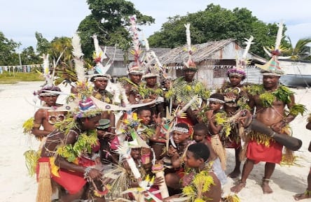 Catholic-men-on-their-way-to-Goroka-Diocese-of-Aitape-Spiritans-Oceania