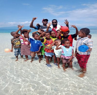 Children enjoying the sea with Fr George and Brendan, chairman of St. Francis Sub-Parish, Seleo Island - Diocese of Aitape - Spiritans Oceania